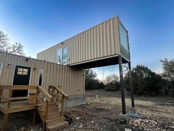 Pasangan Ini Bikin Rumah dari Kontainer, Tagihan Listrik-Air Jadi Super Hemat!