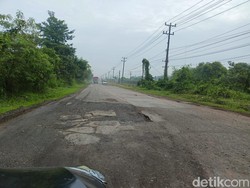 Jalan Palembang-TAA Dikeluhkan Warga karena Rusak dan Berlubang
