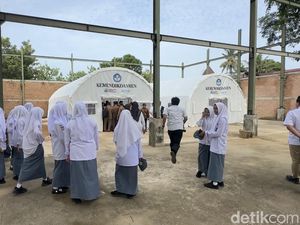 Siswa di Daerah Terdampak Bencana di Sumbar Mulai Sekolah Lagi Hari Ini