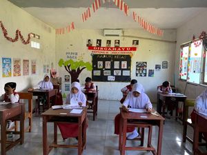 Siswa di Palembang Kecewa MBG Belum Jalan dan Harus Bawa Bekal