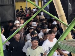 Datang ke Kediri, Suporter Persib Tanpa Tiket Bobol Pintu Stadion