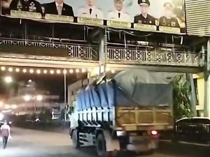 Truk Batu Bara Masih Bebas Berkeliaran Melintas di Pusat Kota Lubuklinggau