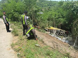 Truk Terguling di Labuan Bajo, 1 Buruh Tewas Tertindih Semen