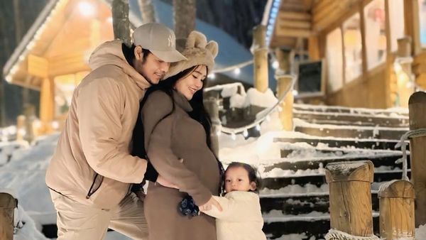 Via Vallen Lagi Liburan ke Jepang, Tunjukkan Baby Bump Hamil Anak Kedua