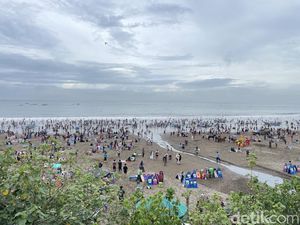 Sistem Parkir di Pantai Pangandaran Akan Dievaluasi