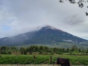 Pendakian Gunung Kerinci Ditutup Sementara karena Aktivitas Vulkanik Meningkat