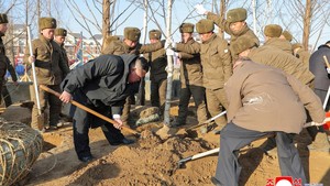 Kim Jong Un Pantau Pembangunan Monumen Prajurit Korea Utara yang Gugur