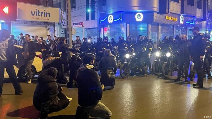 Korban Protes Bertambah, Iran Berikrar Perangi 'Perusuh'