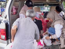 Legislator Gerindra Tinjau Banjir & Bagi-bagi Sembako buat Warga di Kalsel