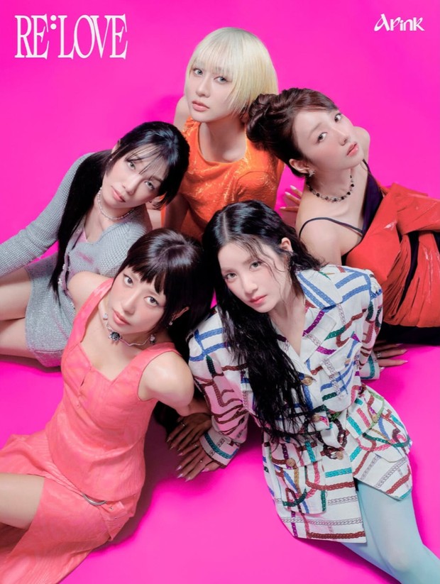 Lagu terbaru Apink sukses mengingatkan akan getaran lama musik grup di awal merintis karir. Hal ini menimbulkan kesan nostalgia akan perasaan pertama mencintai.