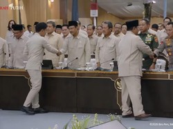 Prabowo Gelar Retret Hambalang, Anggota Kabinet Kompak Kenakan Baju Safari