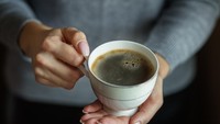 Sering Minum Kopi Saat Perut Kosong? Ini 4 Dampak Fatalnya