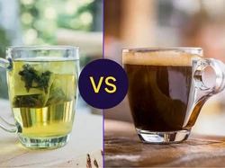 Sama-sama Bikin Melek, Lebih Bagus Minum Kopi atau Teh Hijau?