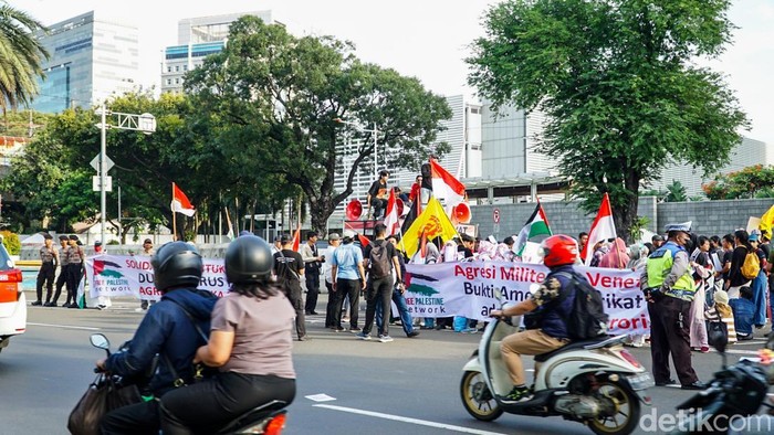 Aksi Solidaritas untuk Venezuela Di Depan Kedubes AS