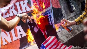 Seruan Dukung Venezuela Menggema di Depan Kedubes AS