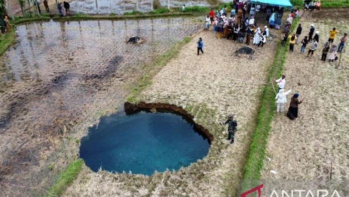 Sinkhole di Sumbar Bergerak, Warga Hindari Dekat