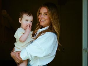 Curhat Ashley Tisdale Keluar Grup Ibu-ibu Toxic, Anggotanya Diduga Sesama Seleb