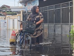 Tanggul Sungai Bremi Pekalongan Jebol, Seratusan Warga Mengungsi