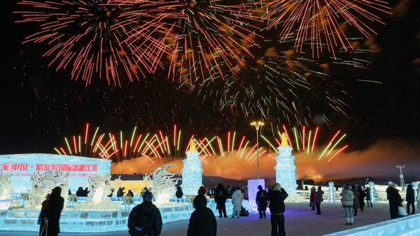 Festival Es Harbin Dibuka, Kembang Api Terangi Kota di Suhu Minus 20 Derajat