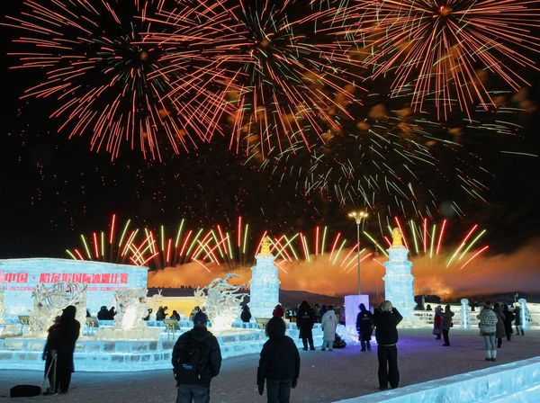 Festival Es Harbin Dibuka, Kembang Api Terangi Kota di Suhu Minus 20 Derajat