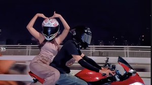 Ngeng! Fuji Dibonceng Seorang Pria: Mau Dibawa ke Mana Hubungan Kita?