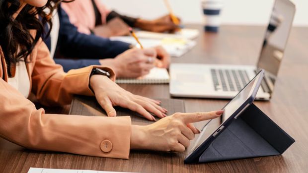 Ilustrasi pekerjaan, lamar kerja,keterampilan, laptop