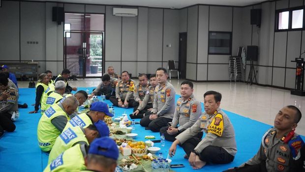 Kapolres Bogor AKBP Wikha Ardilestanto menggelar silaturahmi dan memberikan apresiasi kepada puluhan sukarelawan pengatur lalu lintas (Supeltas) di wilayah Kabupaten Bogor (dok istimewa)