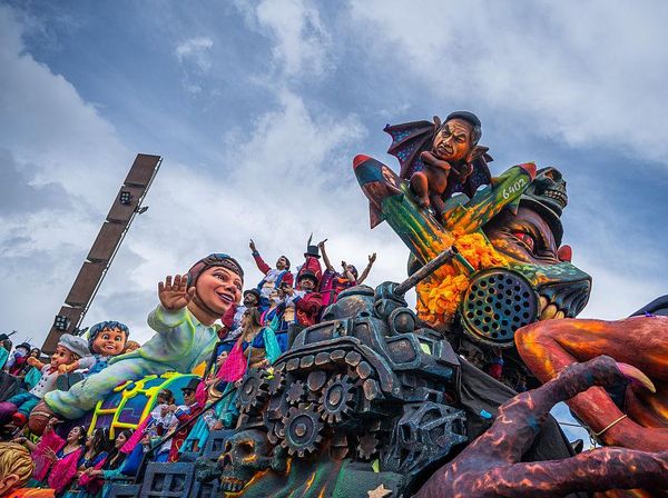 Karnaval Negros y Blancos Meriahkan Jalanan Kolombia