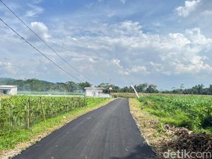 Viral Jalan Aspal Baru di Karangturi Purbalingga Rusak Saat Dikorek Warga