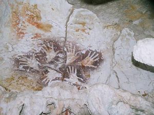 Menilik Lukisan Gua Purba Tertua di Kalimantan Timur