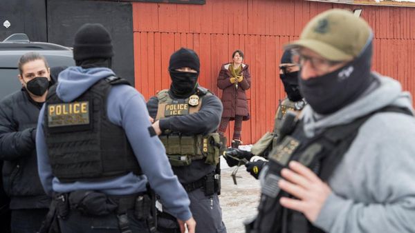 Operasi ICE Federal di Minnesota, Pengamat Konstitusional Ikut Diamankan