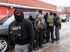 Video Wali Kota Minneapolis Murka Agen Imigrasi AS Tembak Mati Wanita