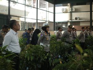 Ribuan Bibit Buah Ditanam Polisi Sumedang untuk Masa Depan Warga