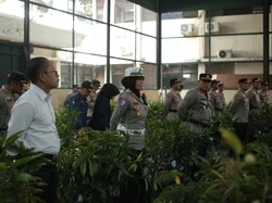 Ribuan Bibit Buah Ditanam Polisi Sumedang untuk Masa Depan Warga