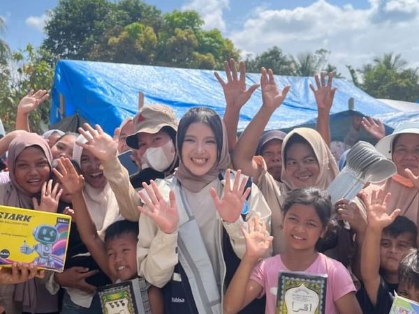 POV Tiara Andini Beri Bantuan dan Main Bareng Anak-anak Aceh Tamiang