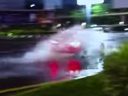 Video: Viral Sedan Ngedrift di Jalanan Pondok Indah, Polisi Selidiki