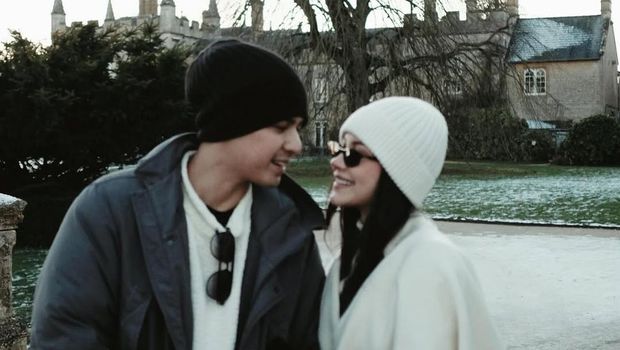 Alyssa Daguise dan Al Ghazali liburan di Inggris.