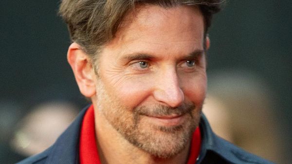 Foto: Transformasi Bradley Cooper Jadi Lebih Muda, Bikin Pangling Dikira Oplas
