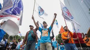 Buruh Demo Tolak UMP 2026, Minta Upah Layak