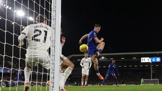 Soccer Football - Premier League - Fulham v Chelsea - Craven Cottage, London, Britain - January 7, 2026  Chelsea's Liam Delap scores their first goal REUTERS/David Klein EDITORIAL USE ONLY. NO USE WITH UNAUTHORIZED AUDIO, VIDEO, DATA, FIXTURE LISTS, CLUB/LEAGUE LOGOS OR 'LIVE' SERVICES. ONLINE IN-MATCH USE LIMITED TO 120 IMAGES, NO VIDEO EMULATION. NO USE IN BETTING, GAMES OR SINGLE CLUB/LEAGUE/PLAYER PUBLICATIONS. PLEASE CONTACT YOUR ACCOUNT REPRESENTATIVE FOR FURTHER DETAILS..