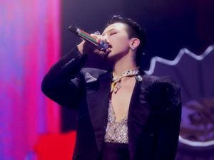 Gaya G-Dragon Pakai Bandana Mewah 209,71 Karat