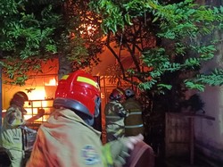 Rumah di Simogunung Surabaya Terbakar, 6 Penghuni Terluka