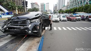 Kecelakaan Mobil Pribadi di Thamrin, Bagian Depan Ringsek