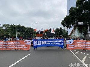 Massa Buruh Mulai Datangi Patung Kuda, Bawa Spanduk Revisi UMP DKI 2026