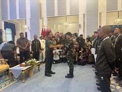 Panglima TNI Beri Kenaikan Pangkat Prajurit Peraih Medali di SEA Games 2025