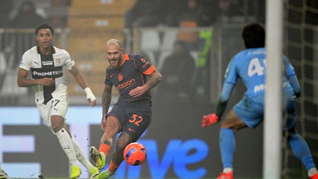 Soccer Football - Serie A - Parma v Inter Milan - Stadio Ennio Tardini, Parma, Italy - January 7, 2026 Inter Milan's Federico Dimarco scores their first goal REUTERS/Daniele Mascolo