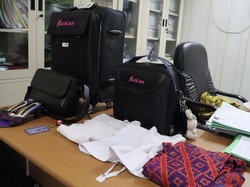 Seragam hingga Koper Pramugari Gadungan Dibeli Via Online, Ini Potretnya