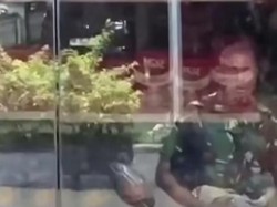 Viral Pria Tunjukkan Kemaluan di Depan Apotek Sikka