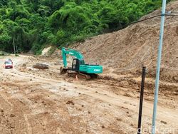 Proyek Jalan Lenangguar-Lunyuk Molor gegara Cuaca, Kontraktor Tetap Kena Denda