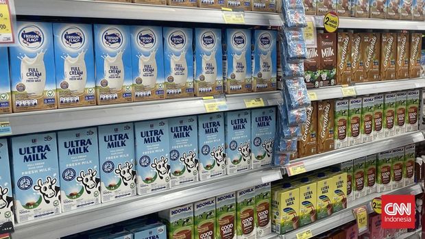 Ramai Kelangkaan Susu UHT Full Cream Susu UHT varian full cream di supermarket.